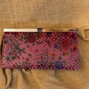 Beautiful pink floral snake print clutch wallet coin purse 👛 NWOT 7.5 x3.5